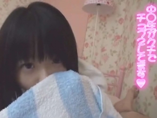 「イメージのお仕事で精子飲みます♡」タオルの裏側でロリ美少女のエッチなおしゃぶり【ごっくん】